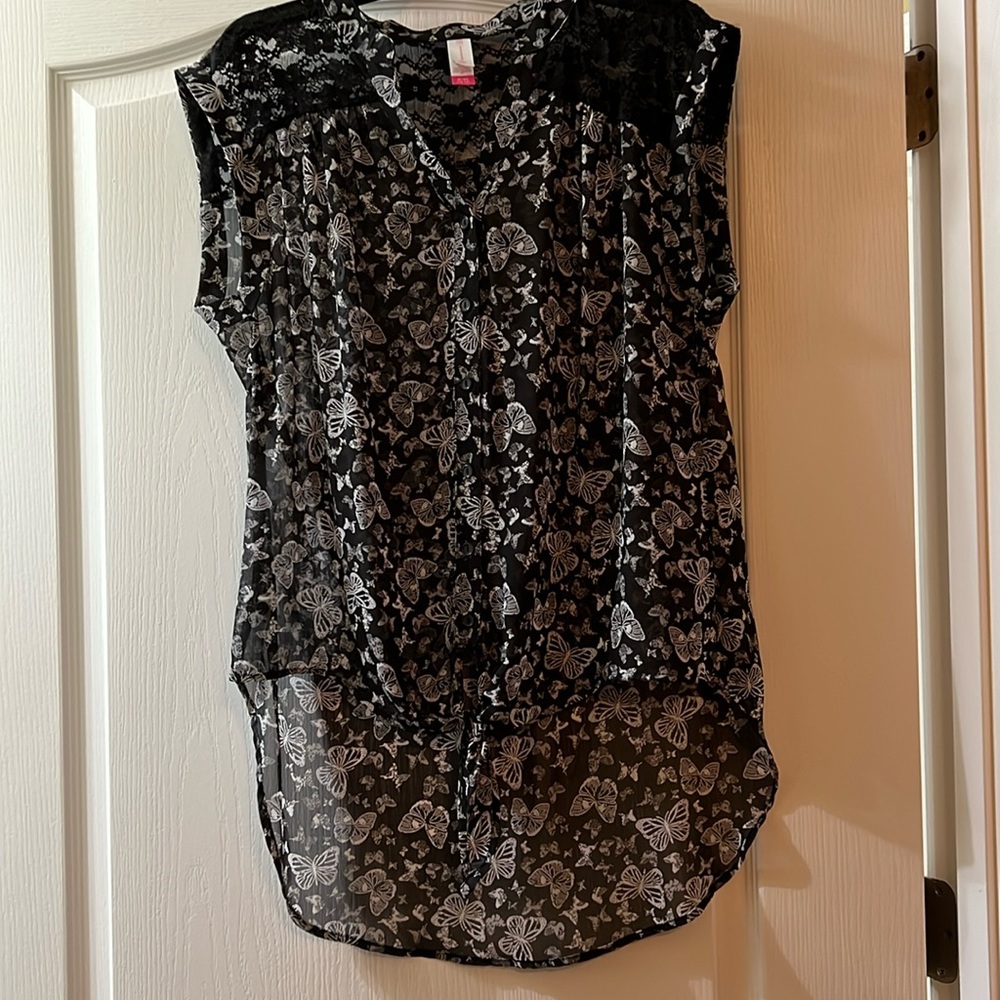 No Boundaries high low long shirt